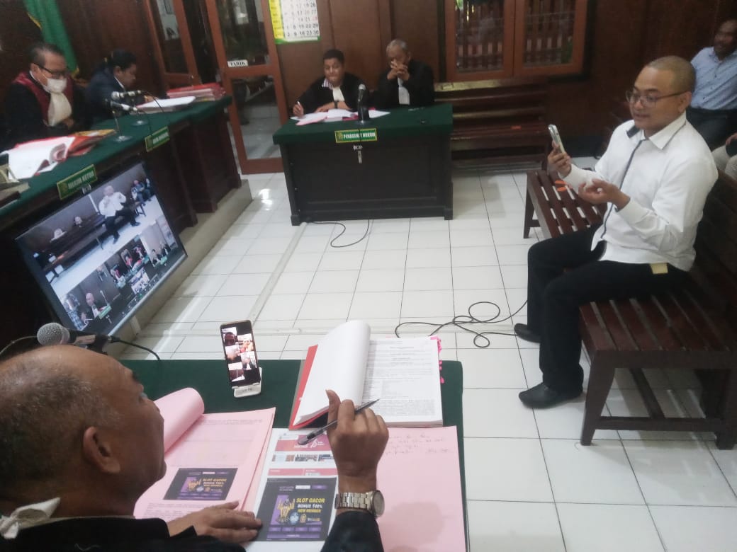 sidang yang menyeret Dendi Syaimam di PN Surabaya