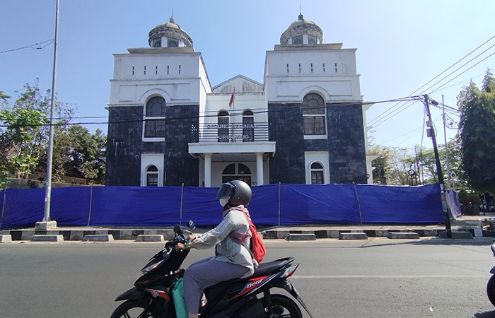 DUKUNG AKTIVITAS BUDAYA: Gedung Kesenian Purworejo tengah direhab dan ditargetkan akan selesai Desember 2023.JIHAN ARON VAHERA/RADAR PURWOREJO