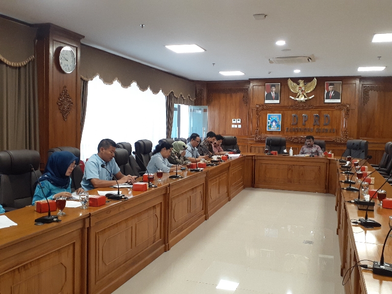 CARI SOLUSI: Korban Malioboro City saat melakukan audiensi dengan DPRD Sleman pada Selasa (26/9). (IWAN NURWANTO/Radar Jogja)