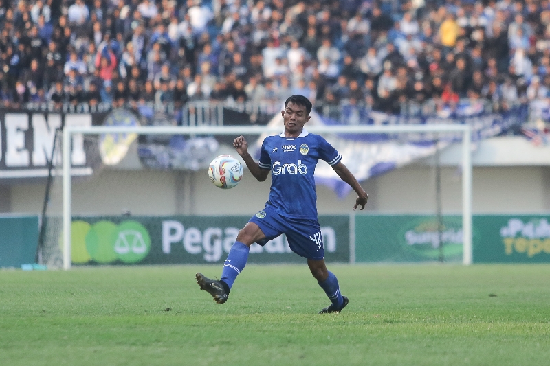 REHAT: Pemain PSIM saat menghadapi PSKC Cimahi di Stadion Mandala Krida. (Elang Kharisma Dewangga/Radar Jogja)