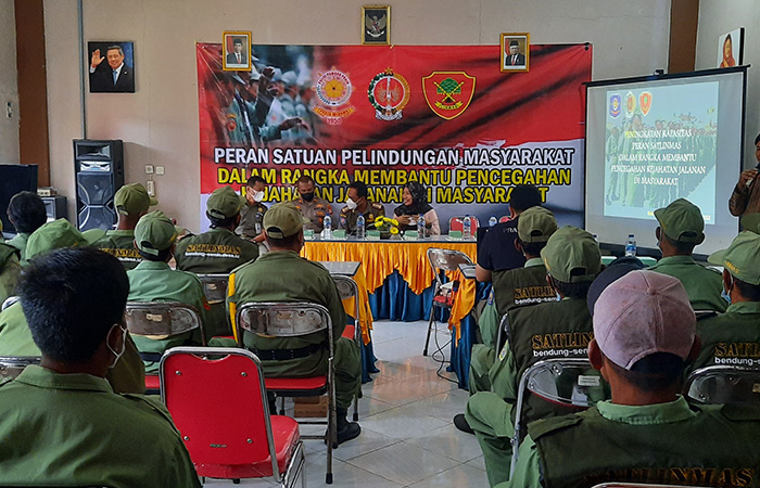 BIAR SOLID - Anggota Satlinmas Kalurahan Bendung, Kapanewon Semin saat mengikuti pelatihan penguatan dan peningkatan kapasitas tenaga keamanan dan ketertiban untuk mengantisipasi bencana dan kejahatan