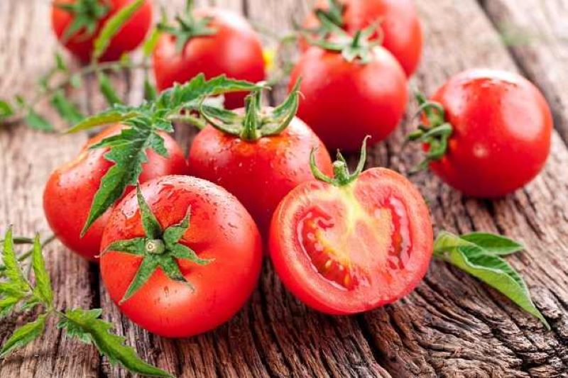 Segarnya buah tomat. Bisa dijadikan bahan perawatan kulit wajah. (Website Alodokter)