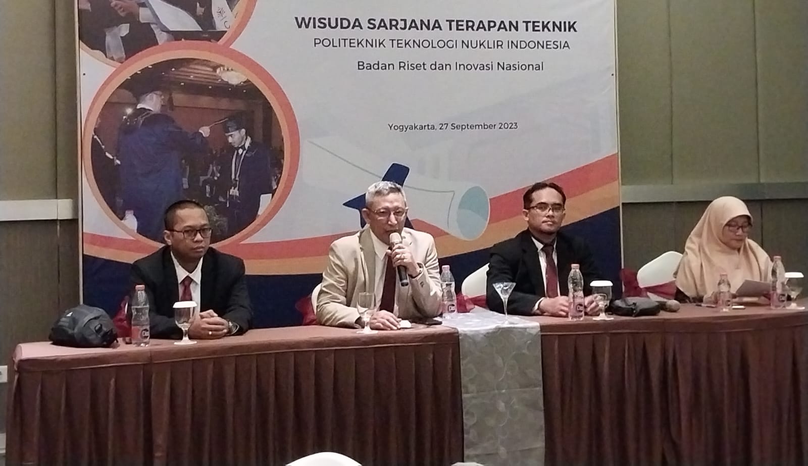 IMPLEMENTASI: Wisuda Politeknik Teknologi Nuklir Indonesia (Poltek Nuklir) Badan Riset dan Inovasi Nasional (BRIN) Jogja di Grand Rohan Hotel, Rabu (27/9/2023). (Wulan Yanuarwati/Radar Jogja)