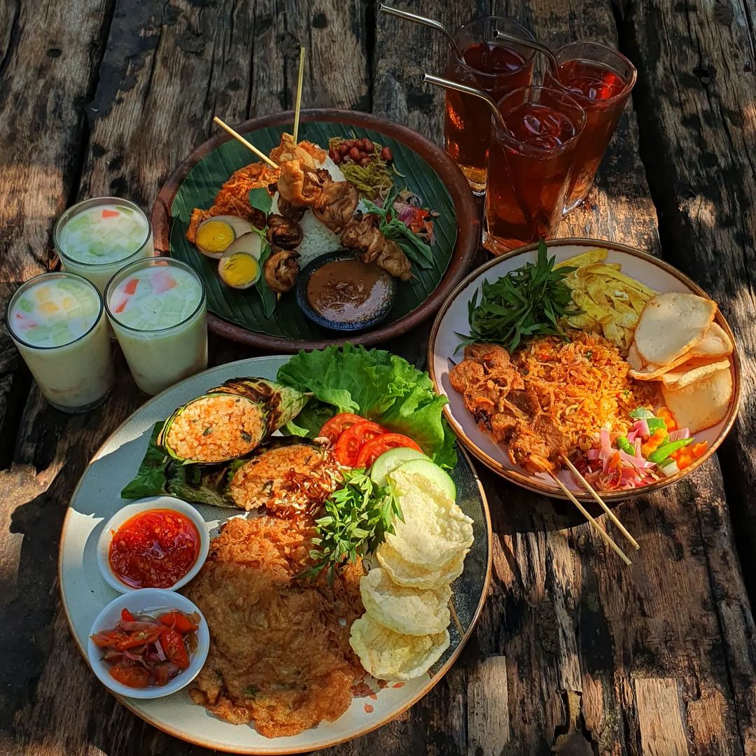 Berbagai menu disajikan di Jiwa Jawi Restoran Jogja. (Instagram/Jiwajawijogja)