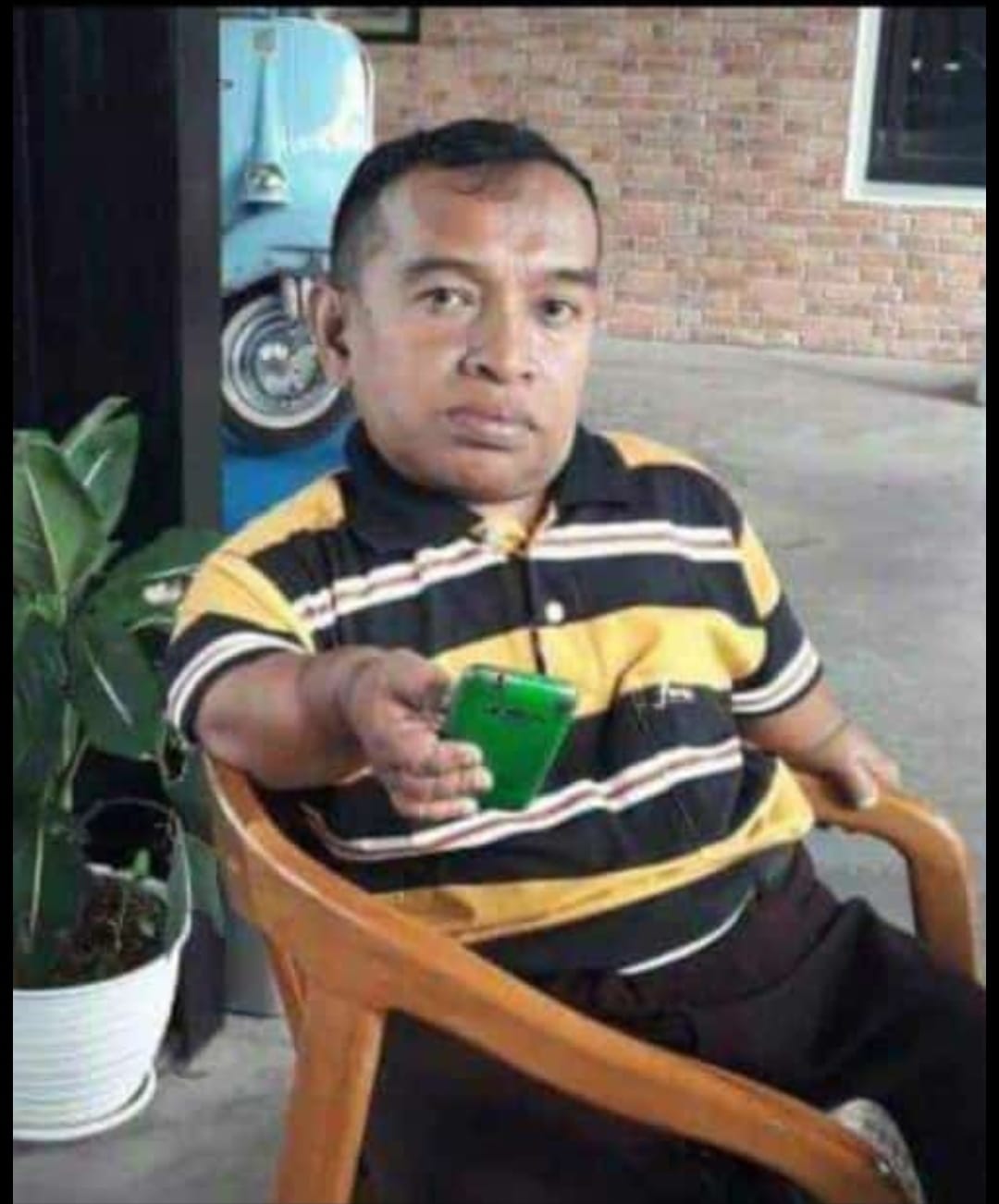 Purwanto atau yang memeiliki nama panggung Poer Bonsai