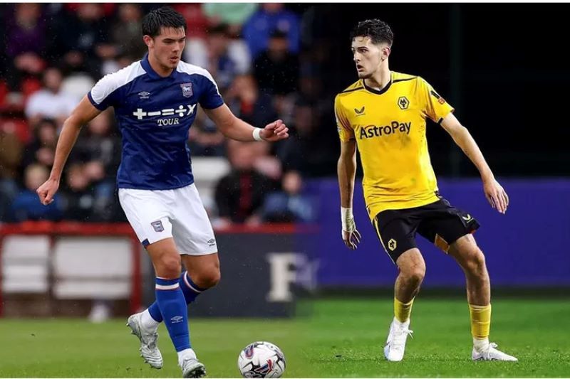 Elkan Baggot saat menghadapi Wolves di ajang Piala Liga Inggris