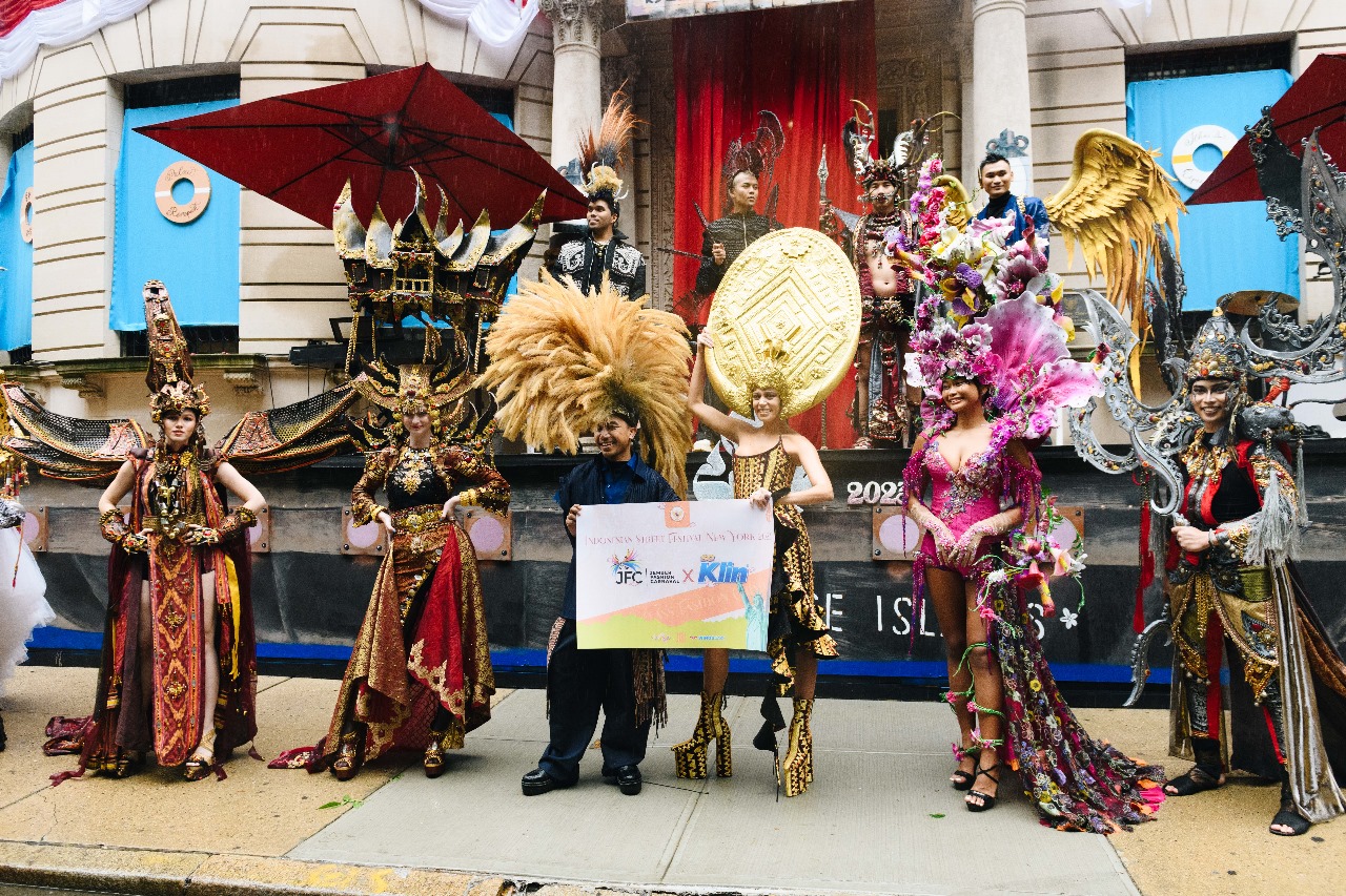 Jember Fashion Carnaval di New York. (marketing.co.id)
