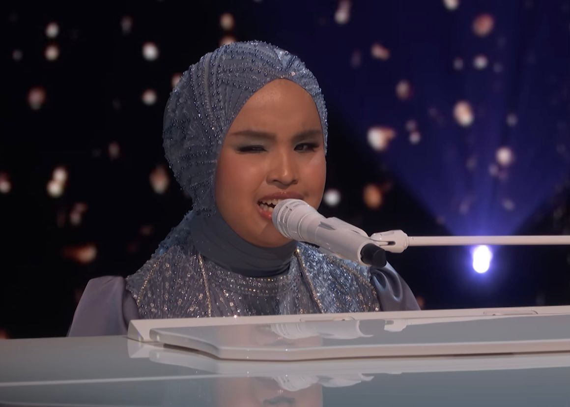 Putri Ariani menyanyikan lagu dari Elton John pada babak final America&rsquo;s Got Talent. (YouTube AGT)
