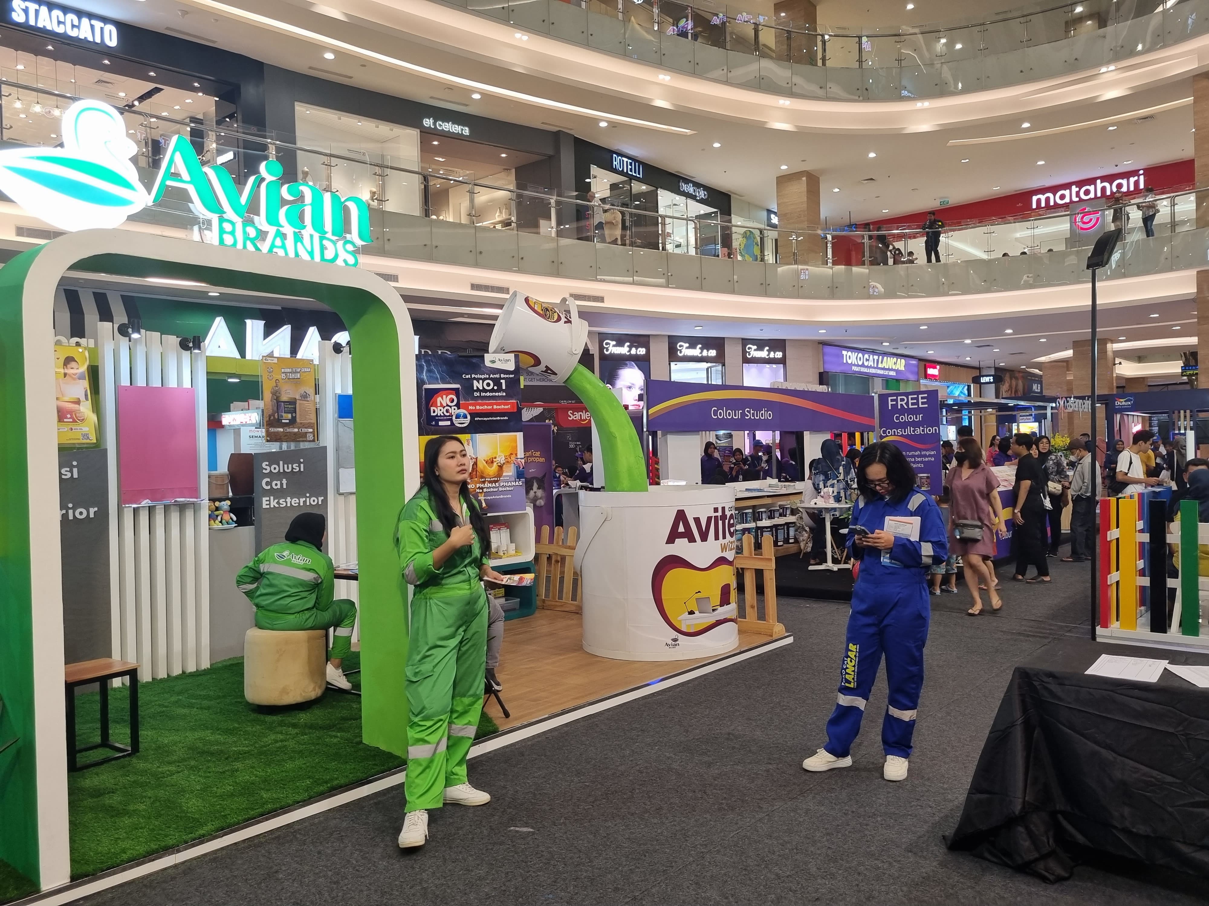 RAMAI:&nbsp;Lancar Paint Expo 2023 yang berlangsung di Pakuwon Mall. (FAHMI F/RADAR JOGJA)