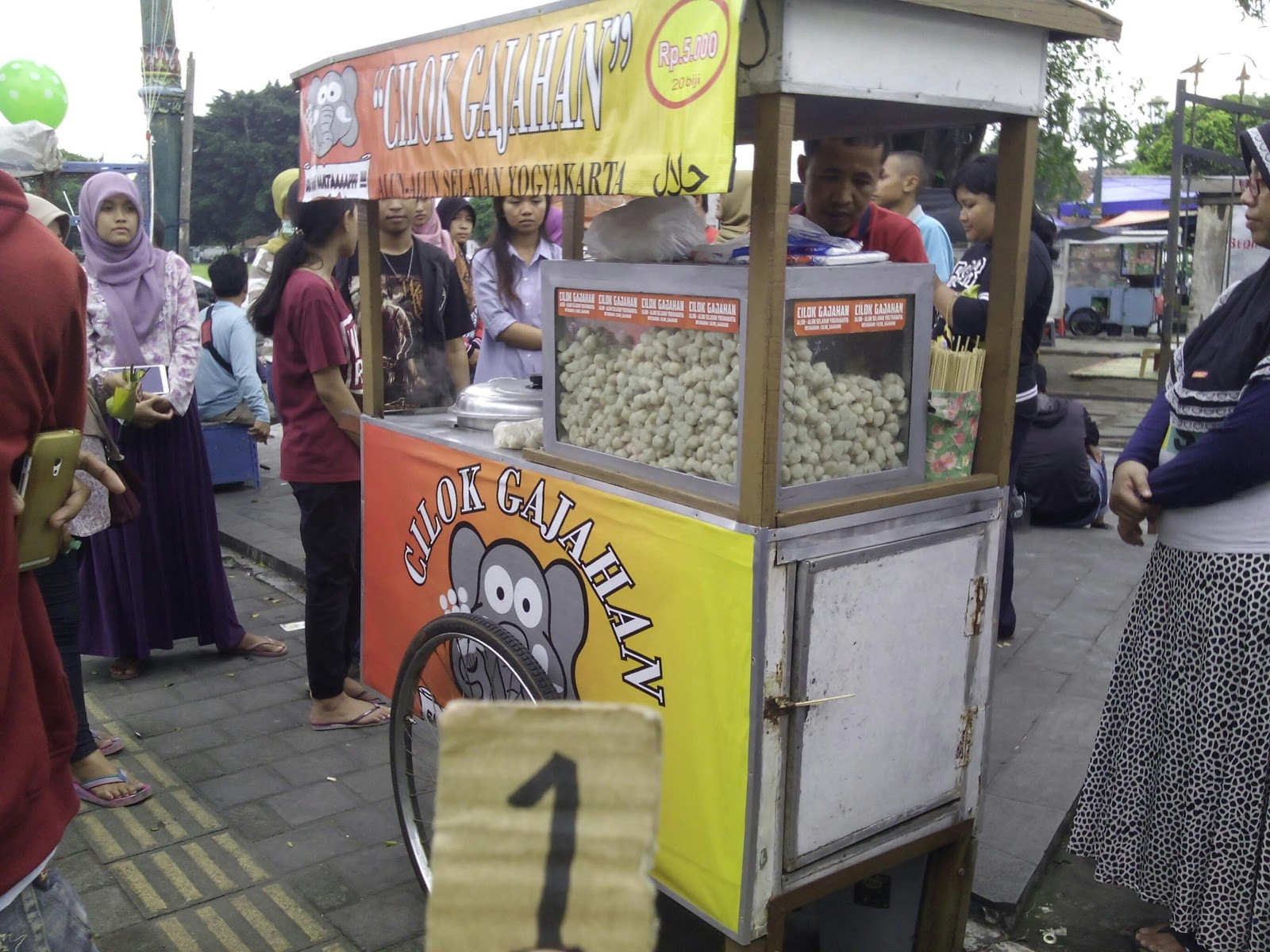 Ilustrasi pedangan Cilok