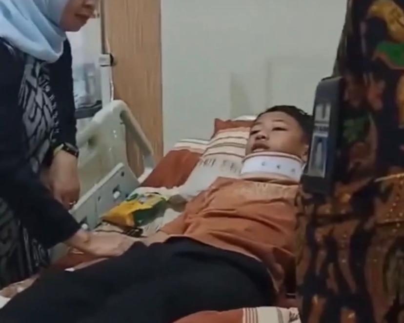 Kondisi korban (FF) dirawat di RSUD Majenang karena sesak nafas (tangkapan layar TikTok @bayu_karta)  &nbsp;