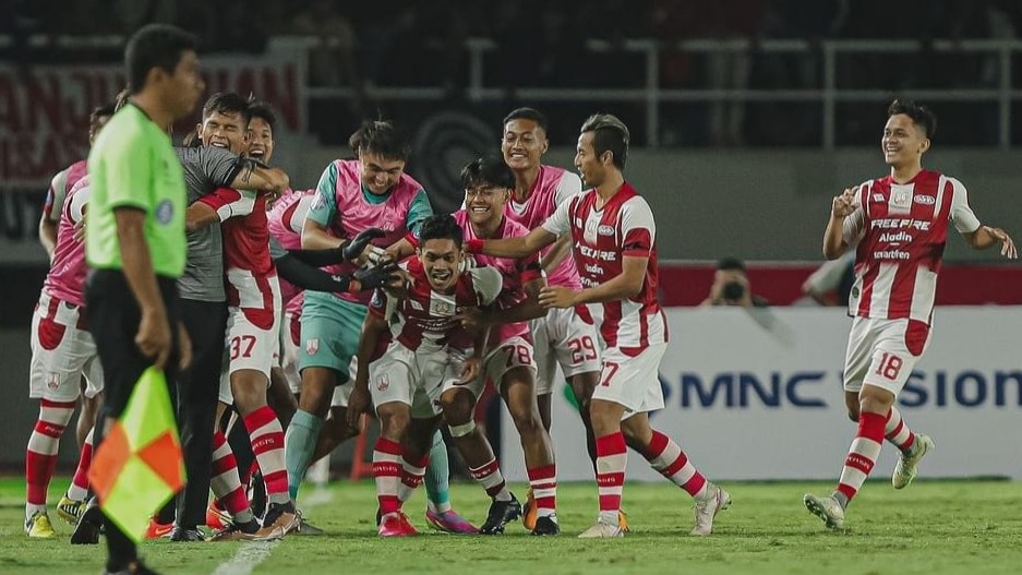 DRAW: Pemain Persis Solo merayakan gol kr gawang Persija Jakarta di Stadion Manahan, Solo, Sabtu (30/9) malam. (Dok Persis Solo)