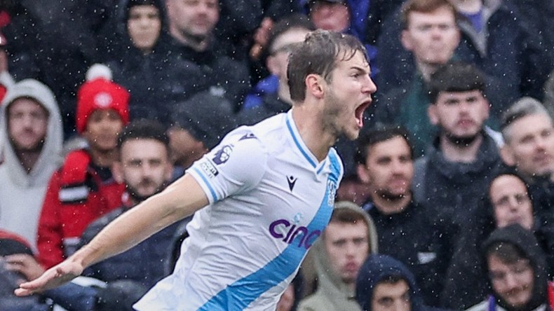 COME ON: Pemain Crystal Palace Joachim Andersen mencetak gol ke gawang Manchester United di Old Trafford, Sabtu (30/9) malam. (Dok Crystal Palace)