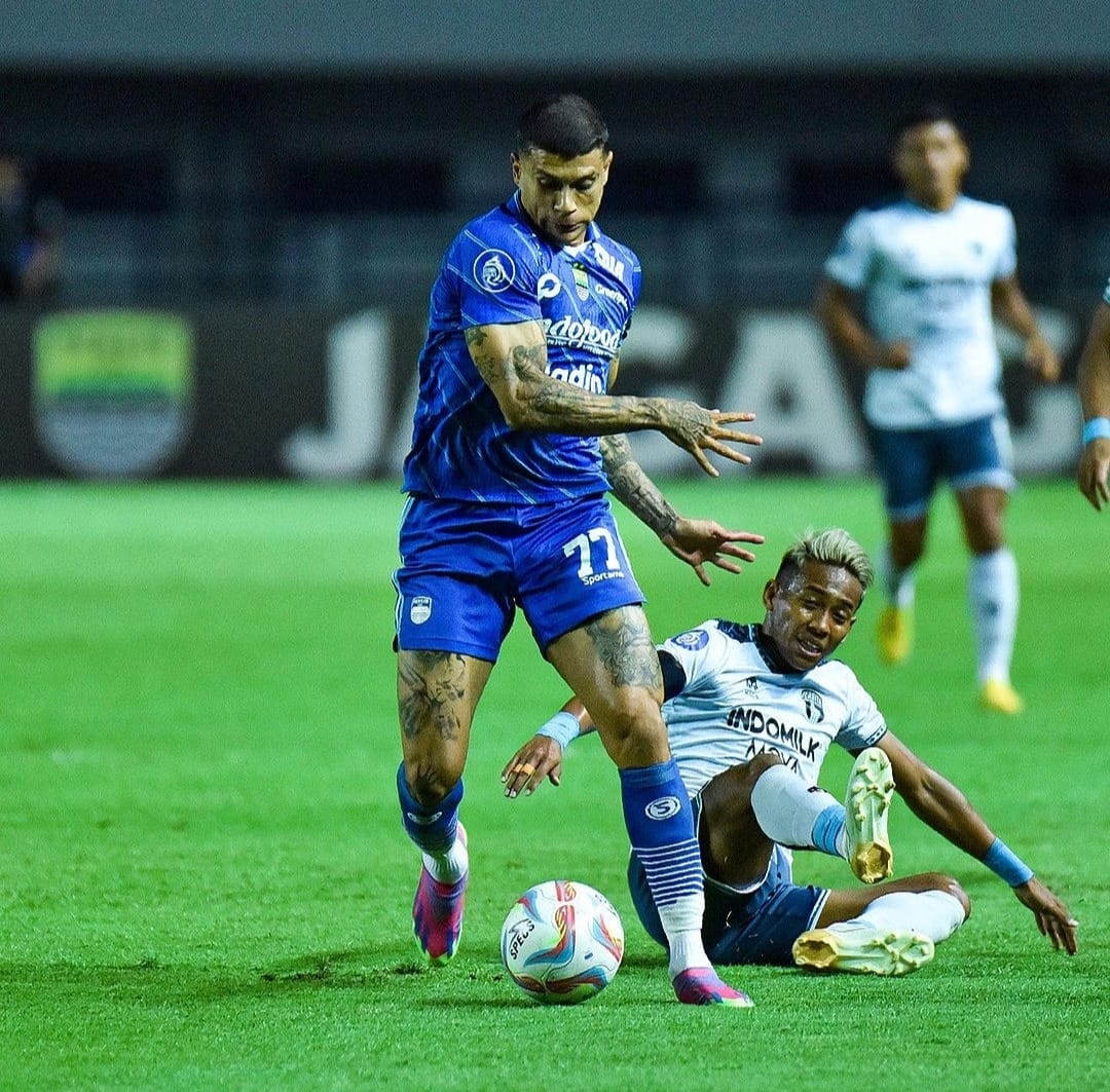 Persib Bandung berhasil kalahkan Persita Tangerang dengan skor telak 5-0 di Stadion Gelora Bandung Lautan Api (GBLA) Minggu (1/10). (Dok Persib)