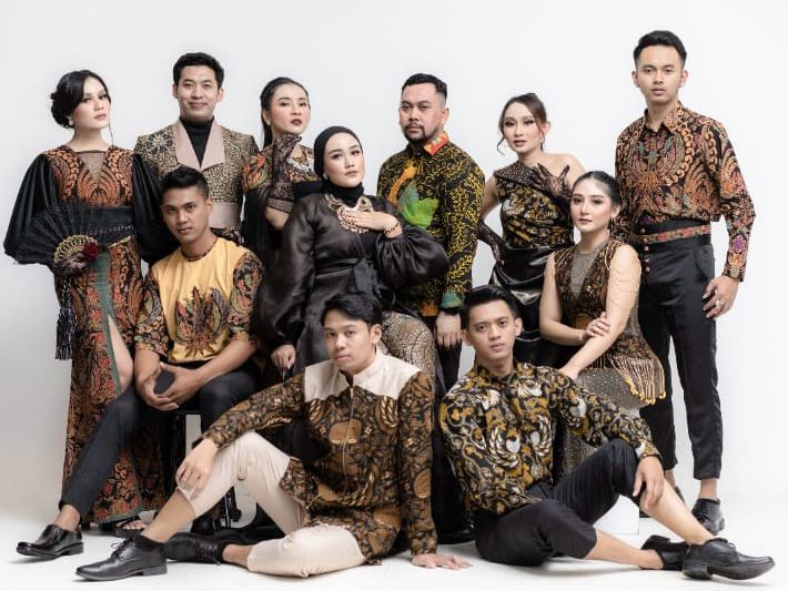 ELEGAN: Batik Lanang Wadon yang orang banyak mengenal dengan sebutan BLW adalah Pusat Toko Batik yang berasal dari Kota Reog Ponorogo. (ISTIMEWA)
