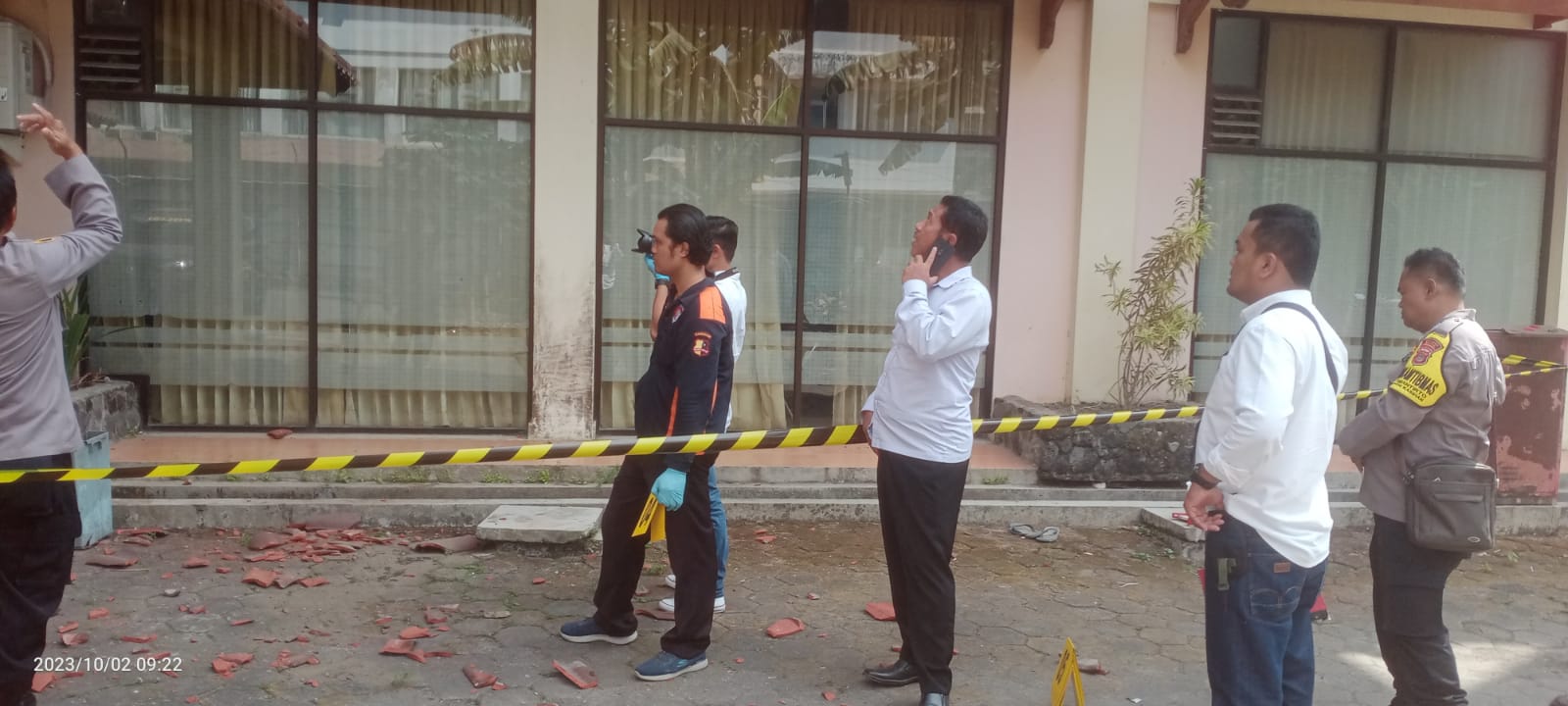 SELIDIKI: Petugas Polres Bantul mengecek lokasi kejadian. (Dok Polres Bantul)