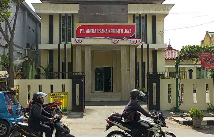 KANTOR BARU : Kantor PT Aneka Usaha Kebumen Jaya memiliki kantor baru beralamat di Jalan Pemuda Nomor 76, Kebumen.M HAFIED/RADAR KEBUMEN