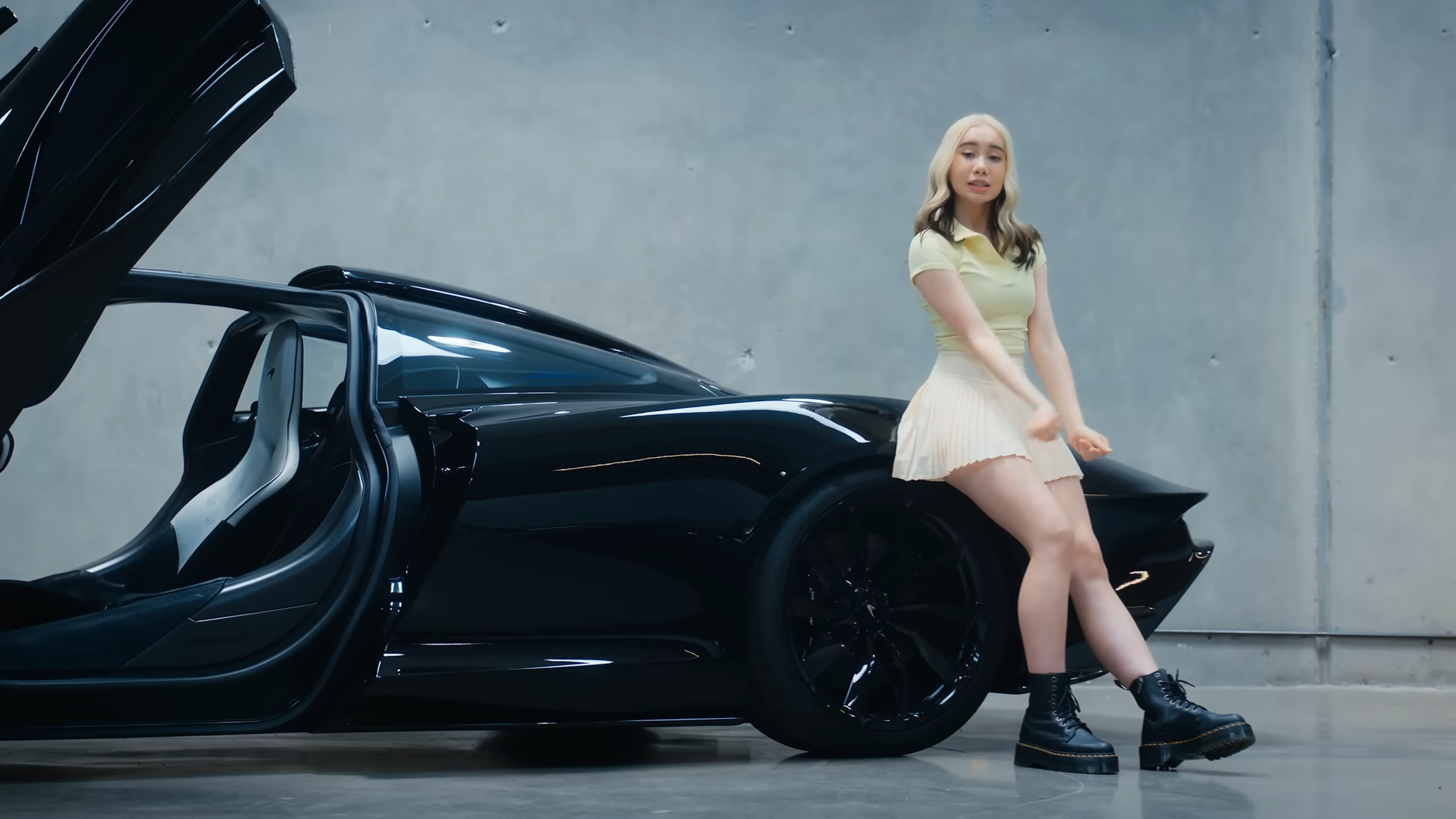 Lil Tay dalam videoclip lagu terbarunya berjudul &ldquo;Sucker 4 Green&rdquo;. (YouTube/@LIL TAY)