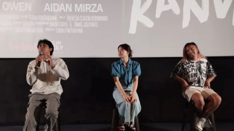 Pemeran di film Jarak Antar Canvas