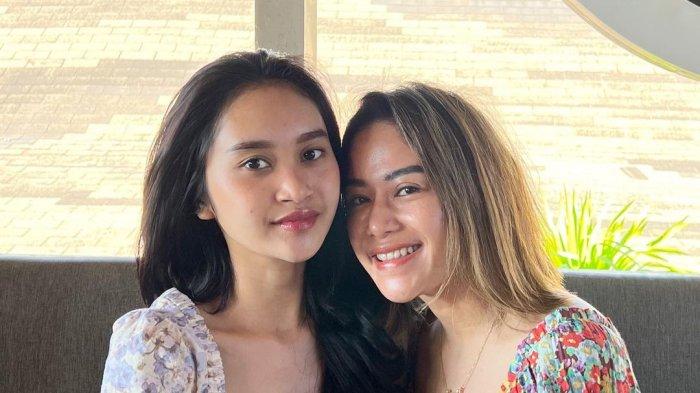 Farida Nurhan (kanan) dan Dhyaz&nbsp;anaknya. (Istimewa)