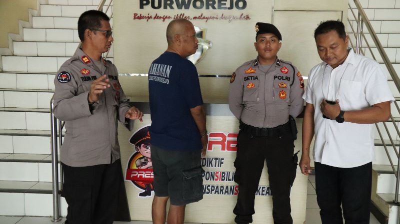 KAPOK: MS tersangka penggelapan motor rentalannya, kini berhasil diamankan oleh polisi di Mapolres Purworejo.