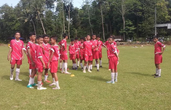 SEMANGAT : Pemain Persak U-13 rutin latihan sebelum menghadapi kompetisi Piala Soeratin U-13 yang dijadwalkan mulai berlangsung 20 Oktober.ISTIMEWA