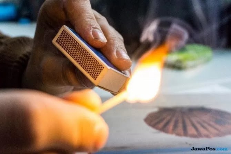 PANAS: Ilustrasi api. (Dok Jawa Pos)