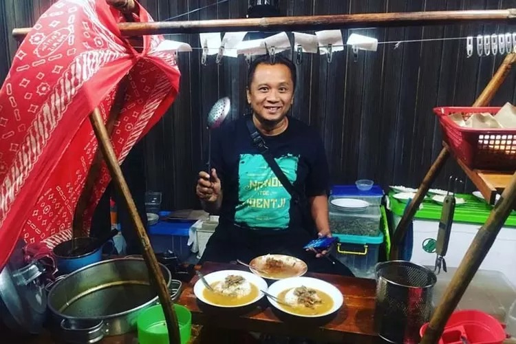 Kuliner malam di Jogja Gultik Bang Jago: menu wajib saat menikmati wisata di Jogja. (Instagram/@gultikbangjago)