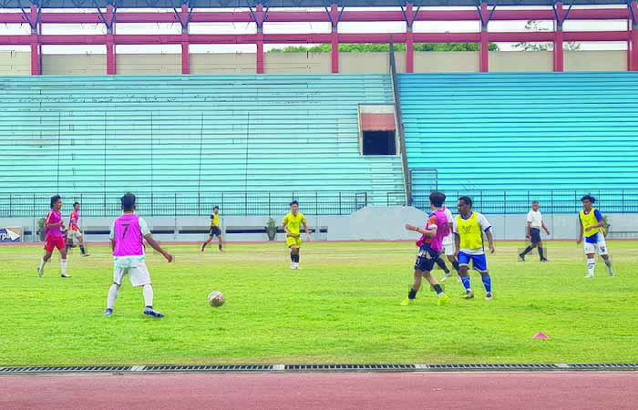 PERSIAPAN: Seleksi pemain PPSM Magelang mulai bergulir di Stadion Moch Soebroto. Hal ini dilakukan demi persiapan menyambut Liga 3.