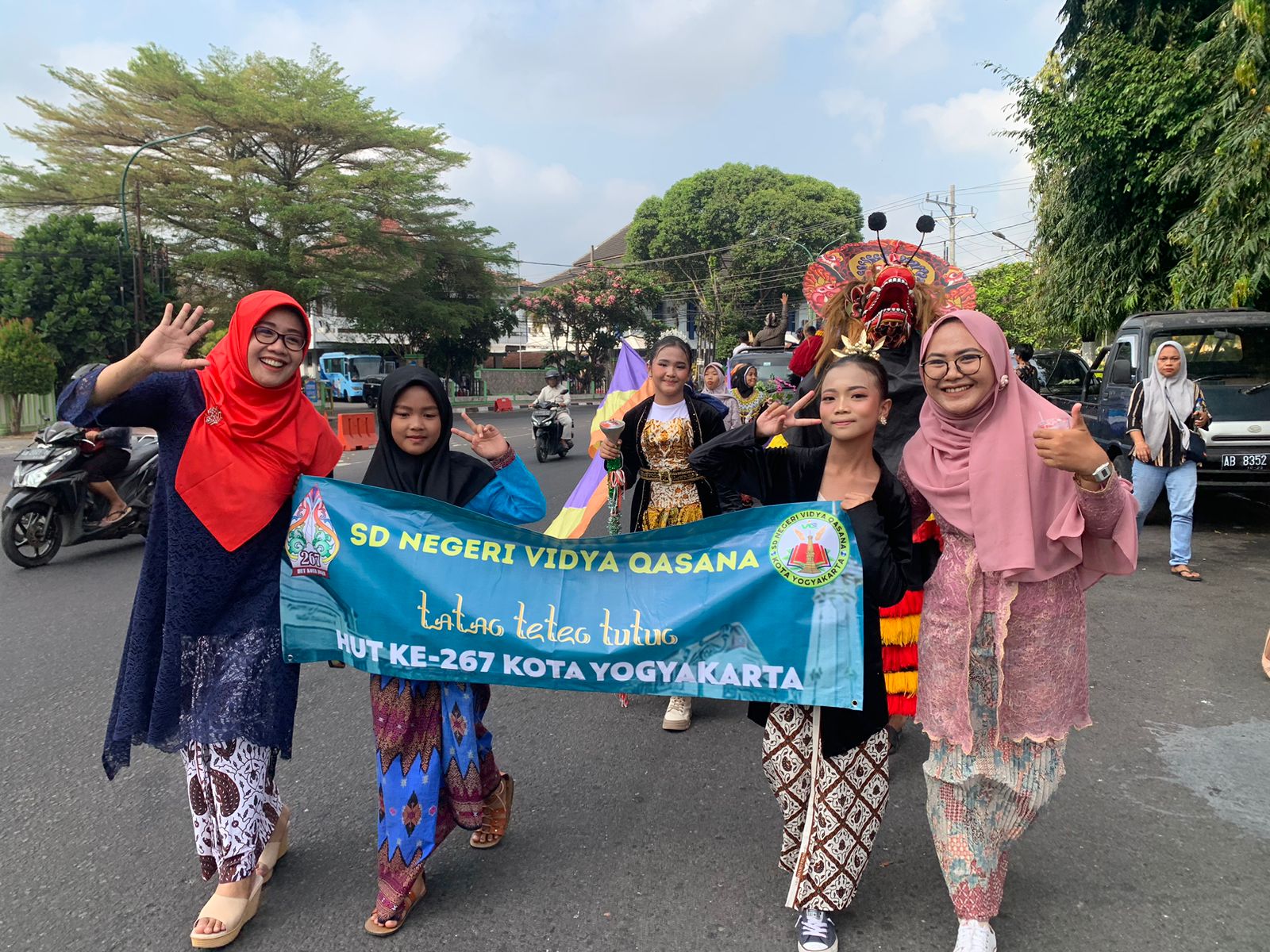CINTA KOTANYA: Gelaran Karnaval Budaya Pelajar oleh SD Vidya Qasana, Rabu (4/10). (Alfi Annissa Karin/Radar Jogja)