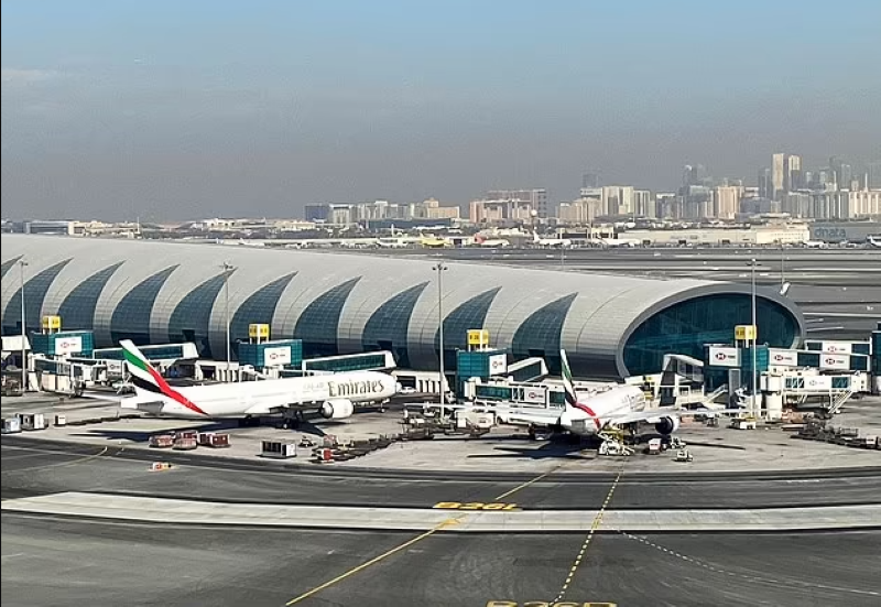 Ilustrasi bandara di Dubai (Reuters)