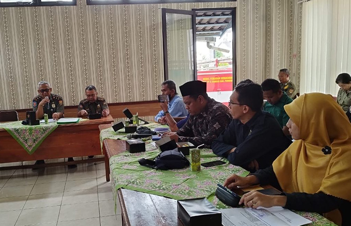 KOORDINASI: Rapat antara perwakilan parpol, Satpol PP dan Damkar, KPU, Bawaslu, BPKPAD, dan DPMPTSP Purworejo dalam rangka memastikan pemasangan APS sesuai ketentuan hukum beberapa waktu lalu.&nbsp;
