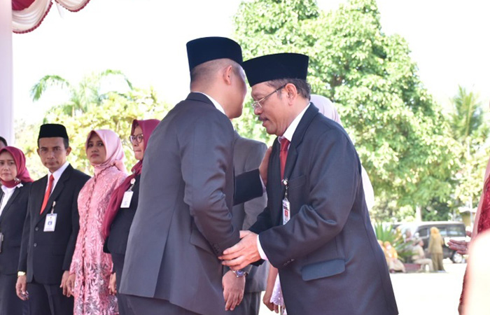 ROTASI JABATAN: Bupati Kebumen Arif Sugiyanto melakukan rotasi jabatan sekretaris daerah (Sekda) Ahmad Ujang Sugono. Sehingga praktis kini jabatan Sekda kosong.