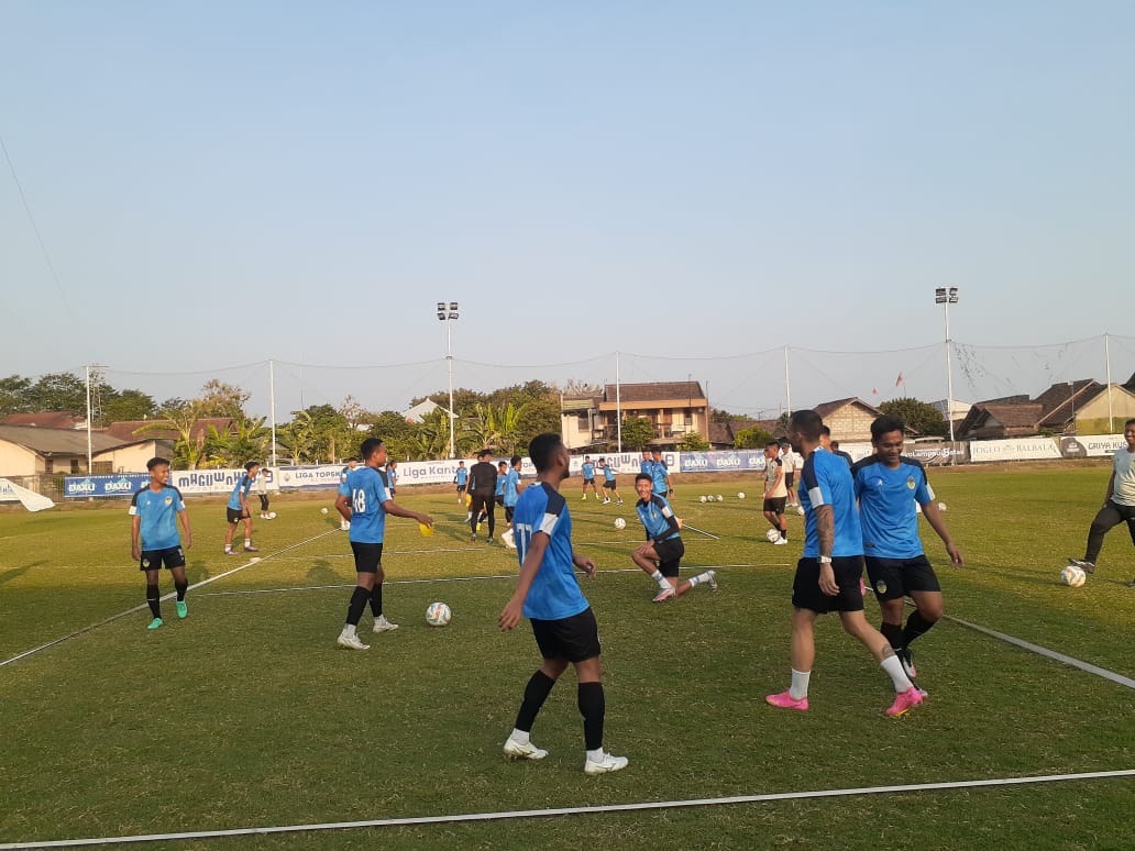 TRAINING: Pemain PSIM berlatih di Maguwoharjo Minisoccer. (Rizky Wahyu A.H./Radar Jogja)