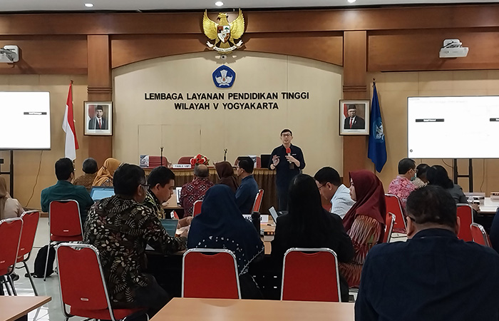 Manajer Kampus Merdeka Belajar Niki Prastomo pada acara dialog multi pihak atau Multi Stakeholder Dialogue (MSD) di LLDikti V Jogja.Wulan Yanuarwati/Radar Jogja