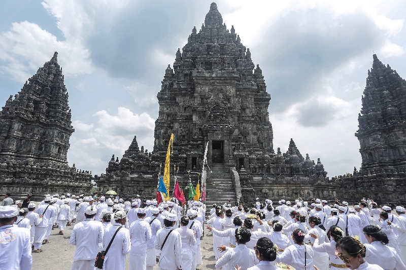 EKSOTIK: Candi Prambanan merupakan salah satu destinasi wisata di Kabupaten Sleman. (Elang Kharisma Dewangga/Radar Jogja)