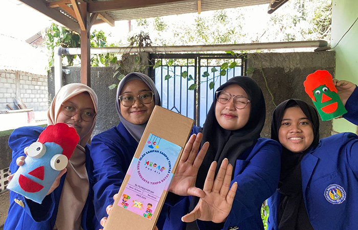 EDUKATIF: Sejumlah mahasiswa Fakultas Ilmu Pendidikan dan Psikologi UNY menciptakan Mekar Fun Kit, sbagai media pembelajaran yan akan menstimulasi berbagai perkembangan anak usia dini.Dokumentasi UNY