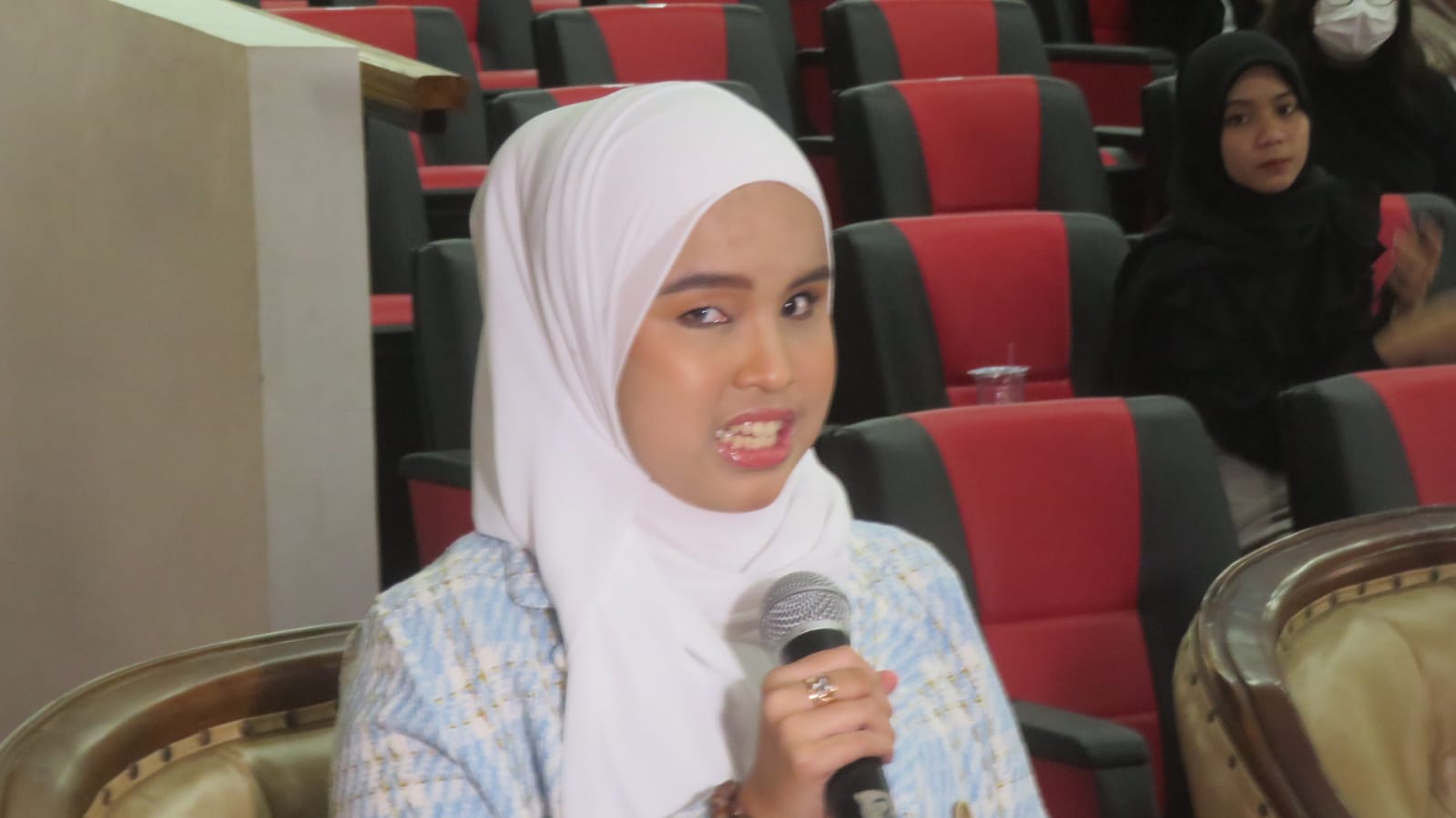 TELADAN: Putri Ariani di Auditorium SMM Jogjakarta, Minggu (8/10). (Dwi Agus/Radar Jogja)