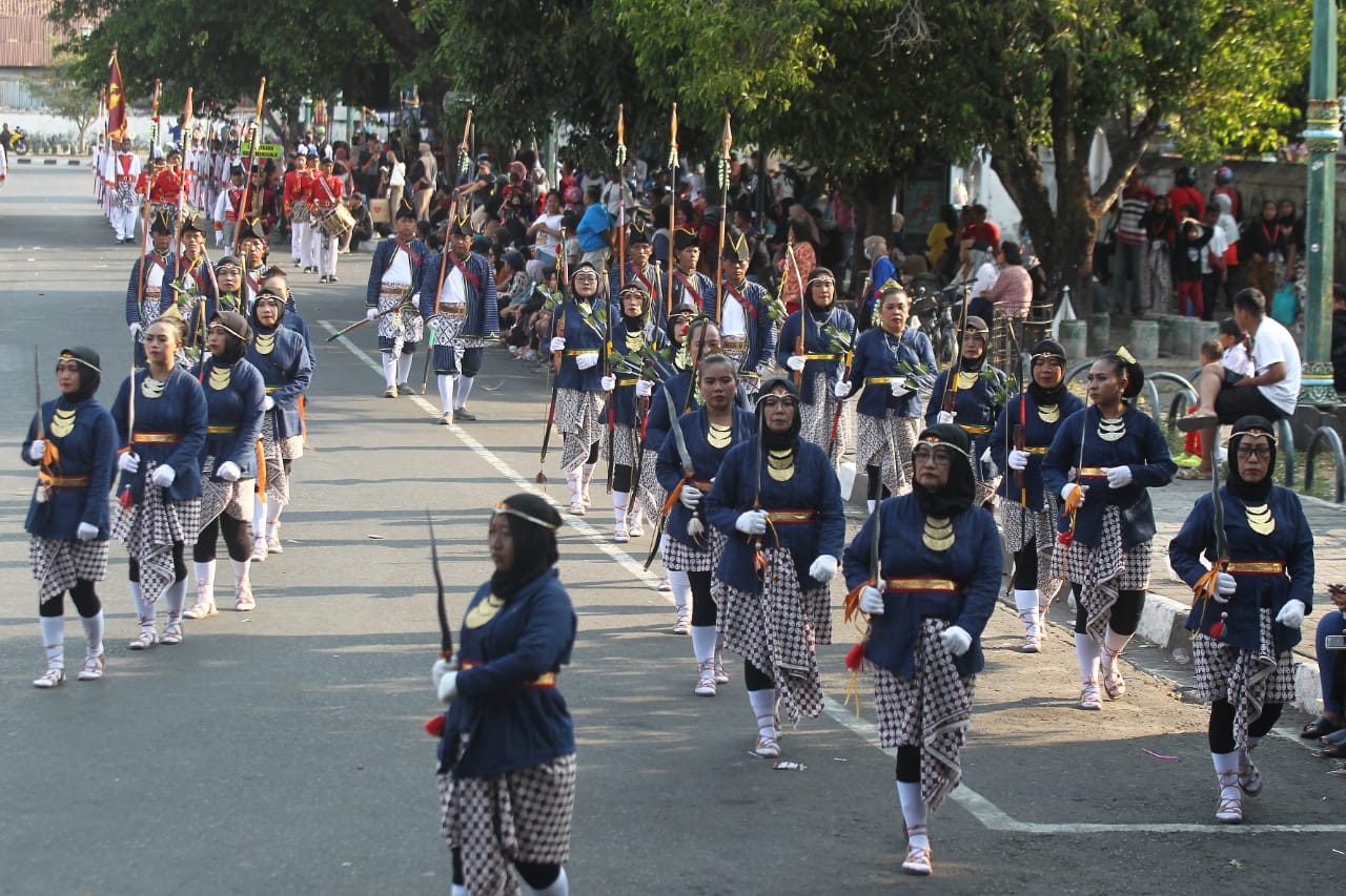 MACAK: Salah satu Bregada dalam Festival Bregada Rakyat di kawasan Sasana Hinggil Alun-Alun Selatan Jogja. (Guntur Aga Tirtana/Radar Jogja)
