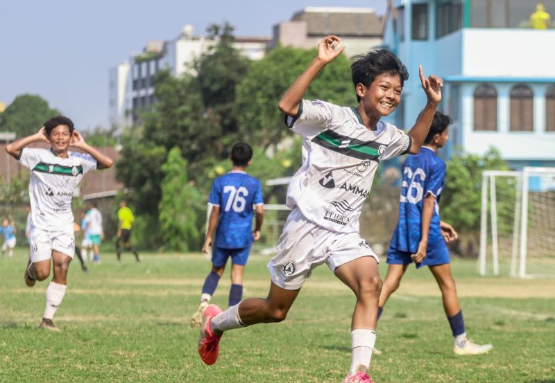 pemain PSS Sleman U13 rayakan kemenangan (sumber PSSleman.id)