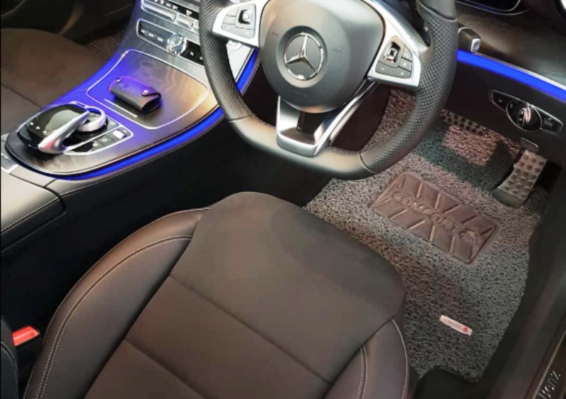 MOBIL: Karpet mobil merupakan salah satu komponen penting yang harus ada pada mobil. Karpet mobil yang nyaman menjadi hal yang pasti dicari-cari oleh para pemilik kendaraan. (ISTIMEWA)
