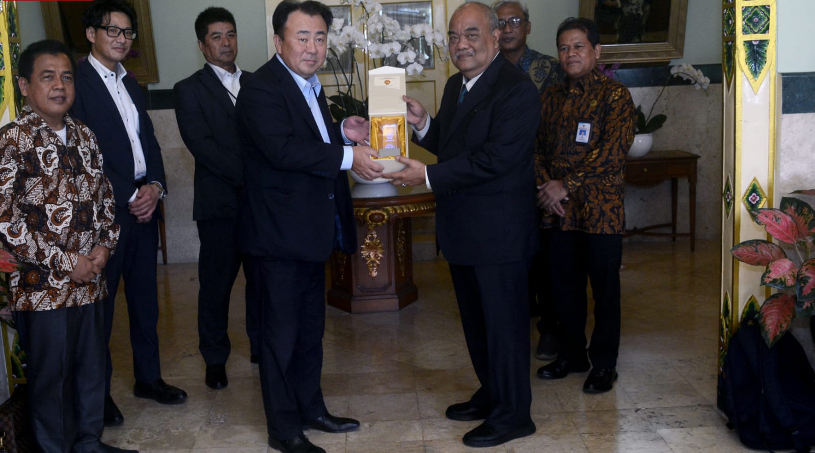 TALENTA: Wakil Gubernur DIY KGPAA Paku Alam (PA) X bersama Direktur Harian ITDA Tsuyoshi Miyagawa beserta rombongan di kompleks Kepatihan Jogja. (Humas Pemprov DIY)