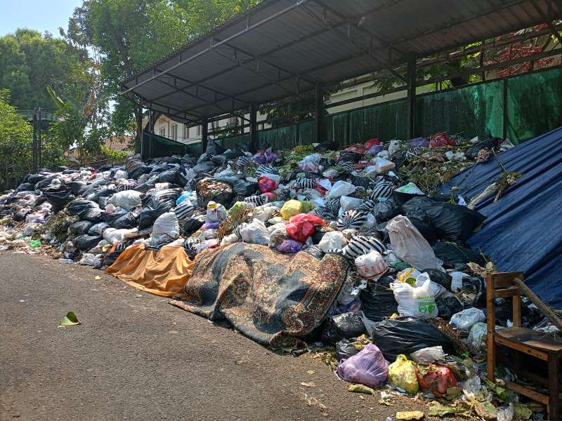 Tumpukan sampah di depo (Foto : Alfi Annissa Karin/ Radar Jogja