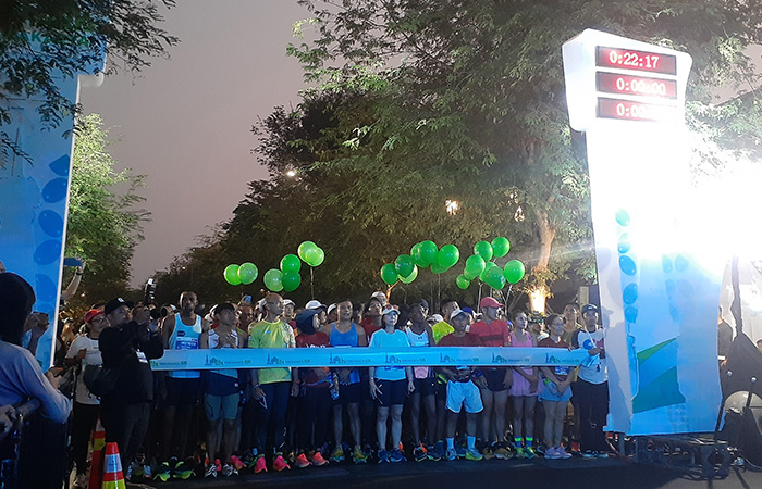 ADU CEPAT: Peserta memulai start event city marathon The International Yogyakarta 42K Marathon (TIY42K) yang digelar, (8/10). RIZKY WAHYU/RIZKY WAHYU