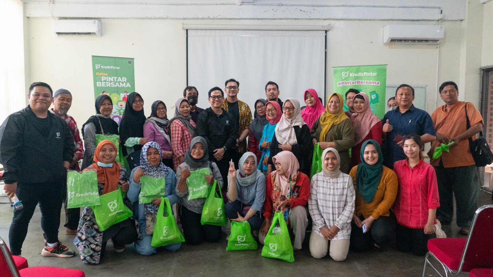 UMKM: Program edukasi dan literasi keuangan persembahan Kredit Pintar terlaksana dalam konsep forum diskusi dengan nama Kelas Pintar Bersama. (ISTIMEWA)