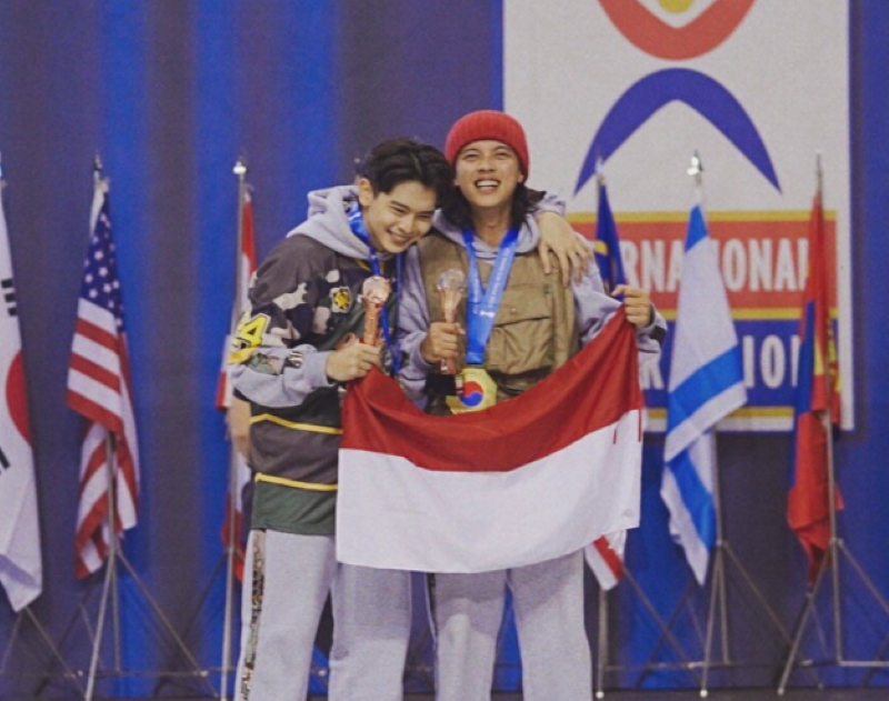 MEMBANGGAKAN: Bisma Karisma (kanan) dan Richard wakili Indonesia raih medali perunggu di ICU World Cup 2023. Keduanya sabet juara tiga. (Instagram/@sibisma)