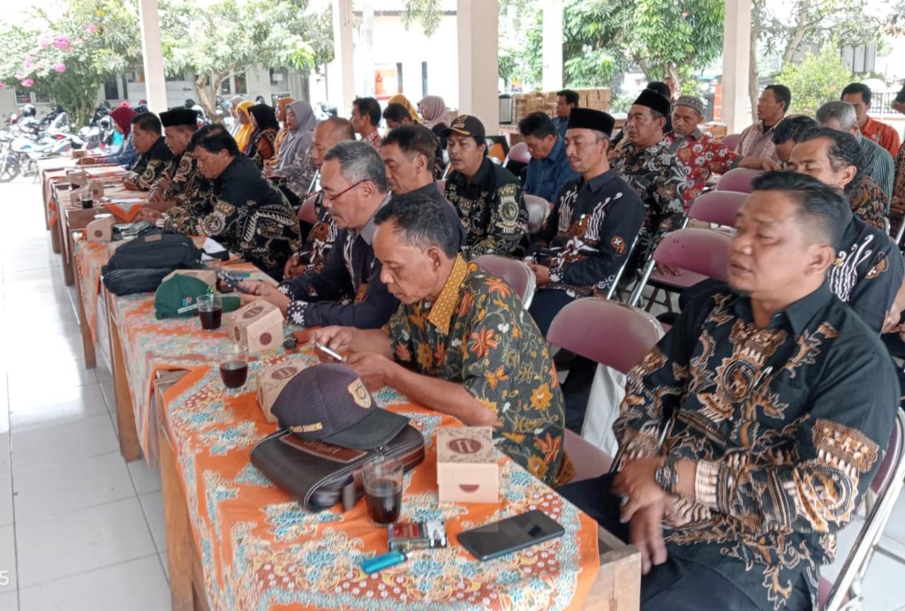 LANCAR: Suasana Muscam Polosoro di Kecamatan Bayan di Aula  Kantor Kecamatan Bayan Selasa (10/10). (Jihan Aron Vahera/Radar Jogja)
