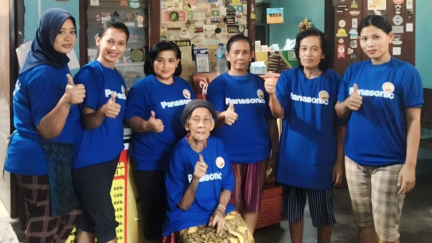 RESTO IKONIK: PT Panasonic Gobel Indonesia (PGI) memberikan bantuan berupa berbagai produk unggulan Panasonic yang sesuai dan memang dibutuhkan oleh resto. (ISTIMEWA)