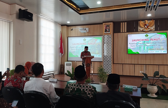 GEDUNG BARU: Staff Khusus Menteri Agama Wibowo Prasetyo saat meresmikan PLHUT Kantor Kemenag Purworejo, (11/10).JIHAN ARON VAHERA/RADAR JOGJA