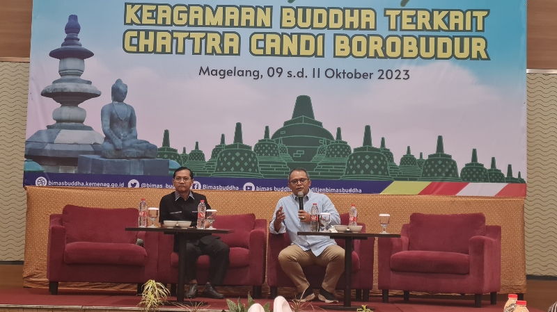 DISKUSI: Dirjen Bimas Buddha Kemenag RI bersama Staf Khusus Menteri Agama Bidang Komunikasi dan Media saat menyampaikan soal chattra Candi Borobudur, Selasa (10/10). (Naila Nihayah/Radar Jogja)